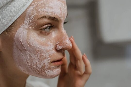 como fazer a limpeza do rosto diariamente